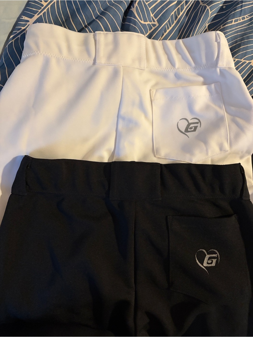 Gluv softball pants in M - never worn - new - black and white